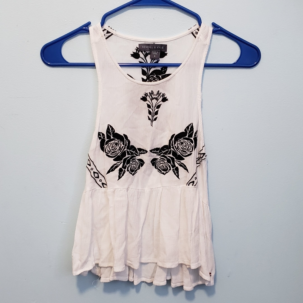 🖤 KENDALL & KYLIE PACSUN EMBROIDERED FLORAL TOP